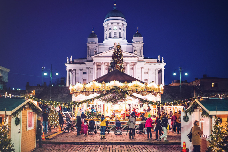 GLÖGITILAISUUS TUOMAAN MARKKINOILLA SENAATINTORILLA